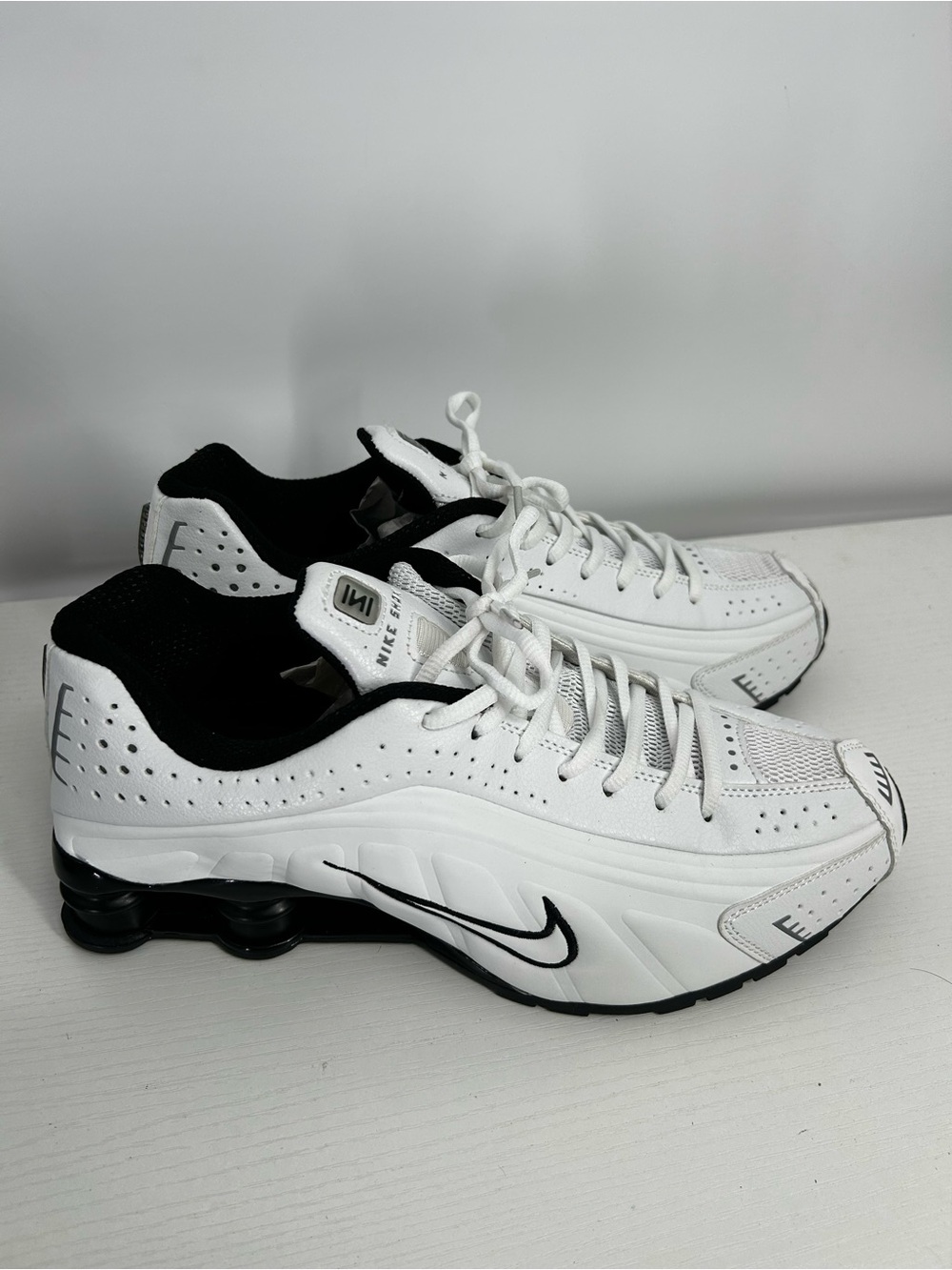 Nike Shox R4 Retro Black / White 2022 Rare Worn Once Mens 11